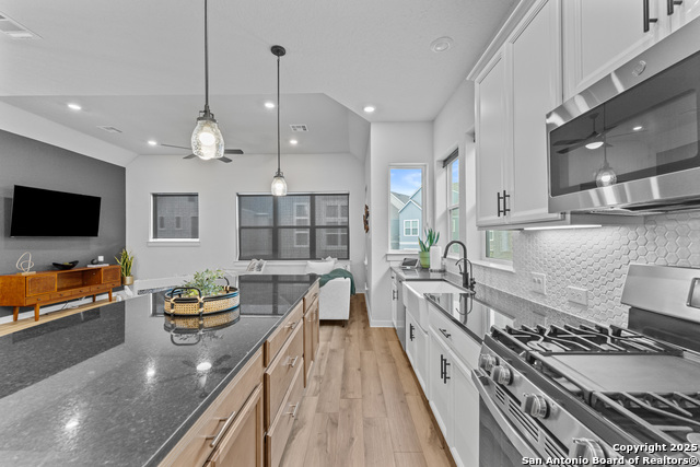 Image 20 of 43 For 5843 Whitby Rd #6