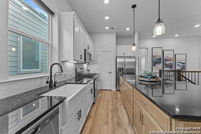 Image 21 of 43 For 5843 Whitby Rd #6