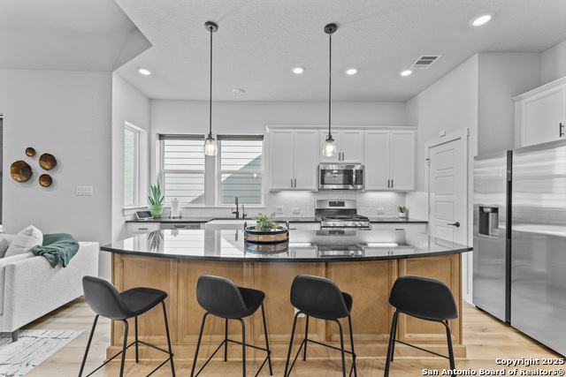 Image 22 of 43 For 5843 Whitby Rd #6