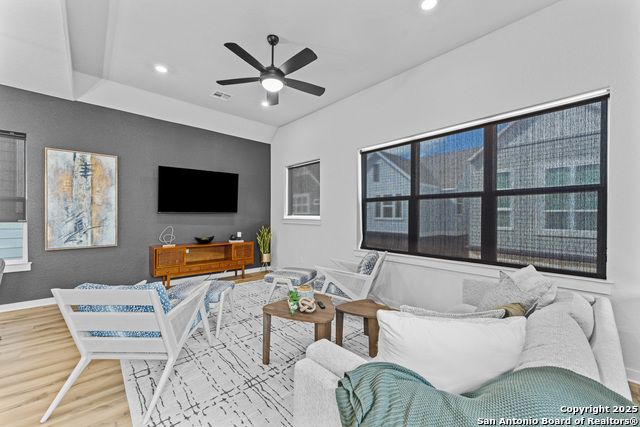 Image 27 of 43 For 5843 Whitby Rd #6