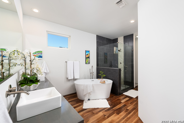 Image 20 of 50 For 132 Clay  