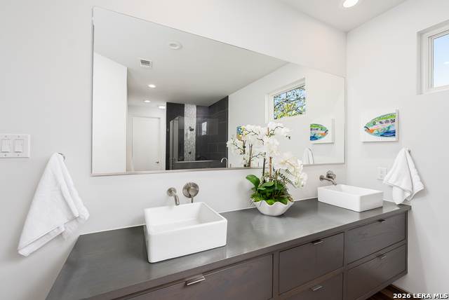 Image 21 of 50 For 132 Clay  