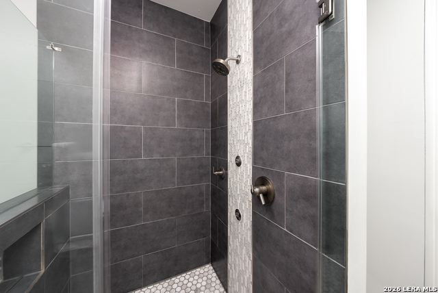 Image 22 of 50 For 132 Clay  