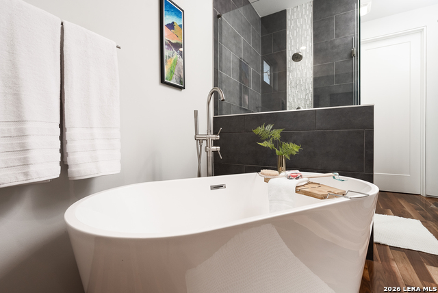 Image 23 of 50 For 132 Clay  