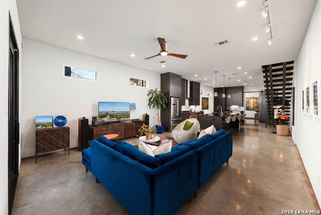 Image 3 of 50 For 132 Clay  