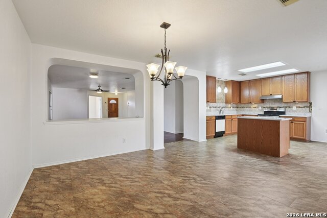 Image 11 of 35 For 5015 Viking Coral