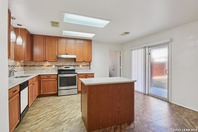 Image 16 of 35 For 5015 Viking Coral