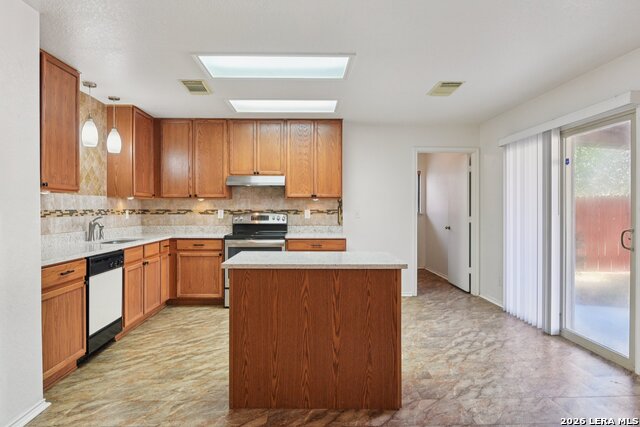 Image 17 of 35 For 5015 Viking Coral