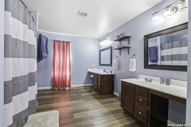 Listing photo id 14 for 319 Shadbush St