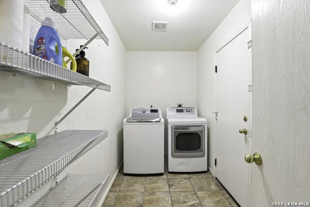 Listing photo id 20 for 319 Shadbush St