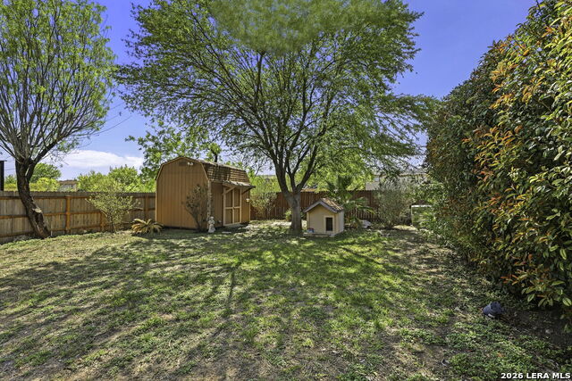 Listing photo id 22 for 319 Shadbush St