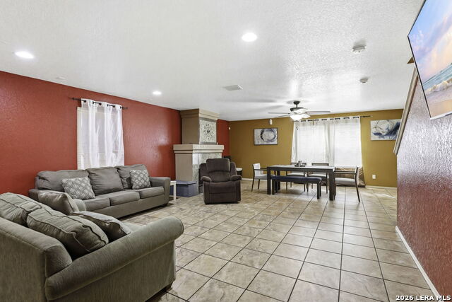 Listing photo id 5 for 319 Shadbush St