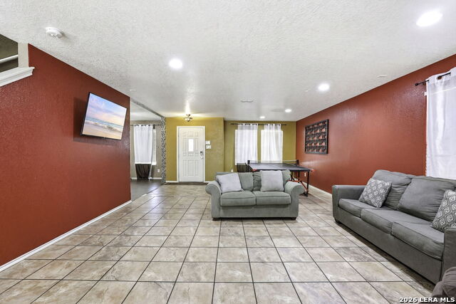 Listing photo id 7 for 319 Shadbush St