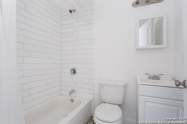 Image 4 of 9 For 2419 Presa Street S 103