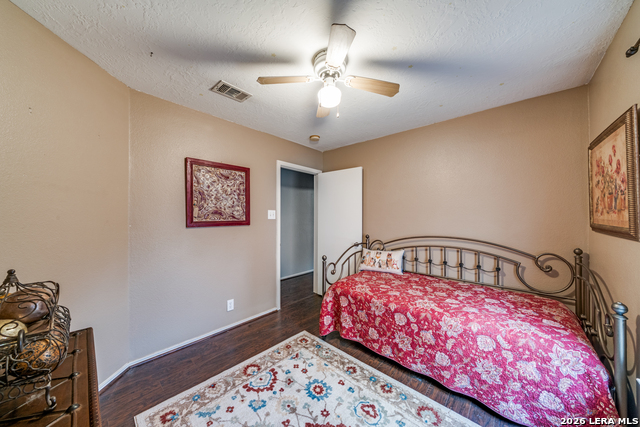 Image 22 of 33 For 13127 Almond Bend