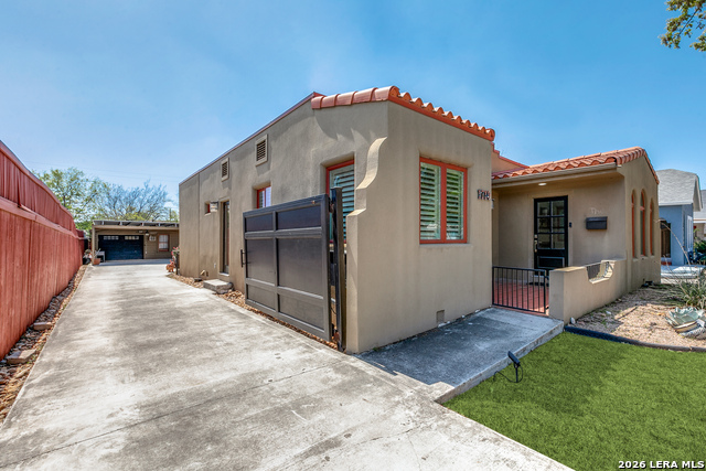 Image 20 of 25 For 1714 Summit W