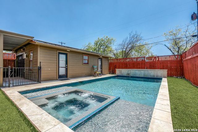 Image 22 of 25 For 1714 Summit W