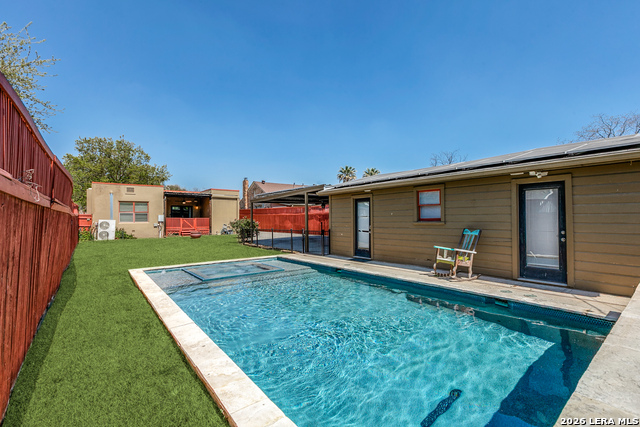 Image 23 of 25 For 1714 Summit W