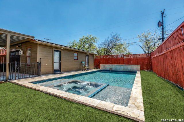 Image 3 of 25 For 1714 Summit W