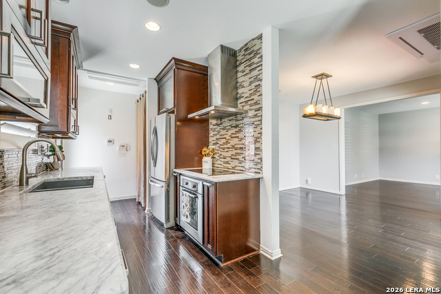 Image 9 of 25 For 1714 Summit W