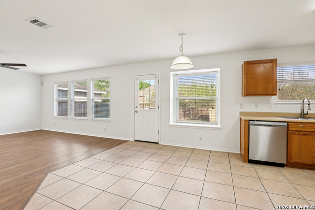 Listing photo id 10 for 234 Val Verde