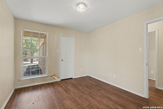 Image 6 of 32 For 6419 Ithaca  