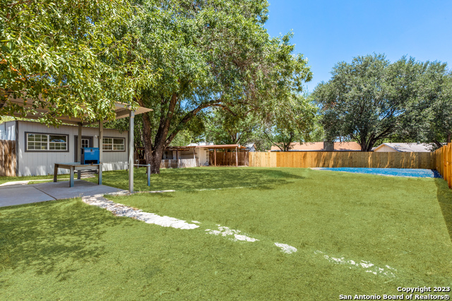 Image 11 of 18 For 9018 Island View St