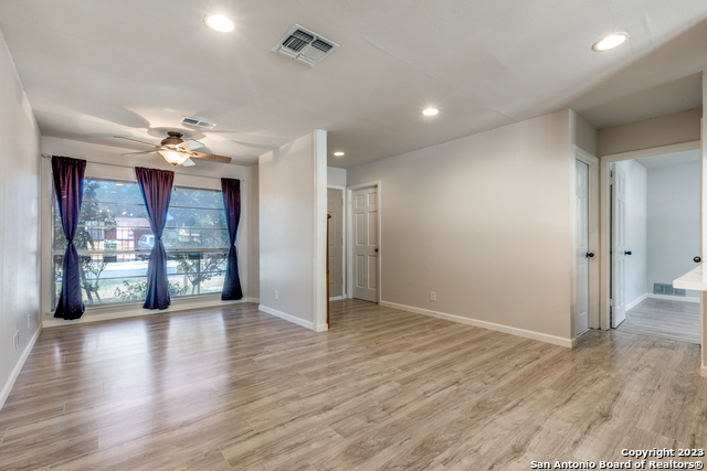 Image 3 of 18 For 9018 Island View St