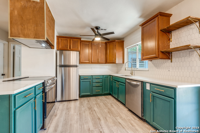 Image 5 of 18 For 9018 Island View St