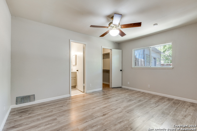 Image 6 of 18 For 9018 Island View St