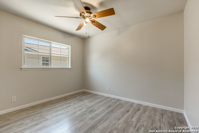 Image 9 of 18 For 9018 Island View St