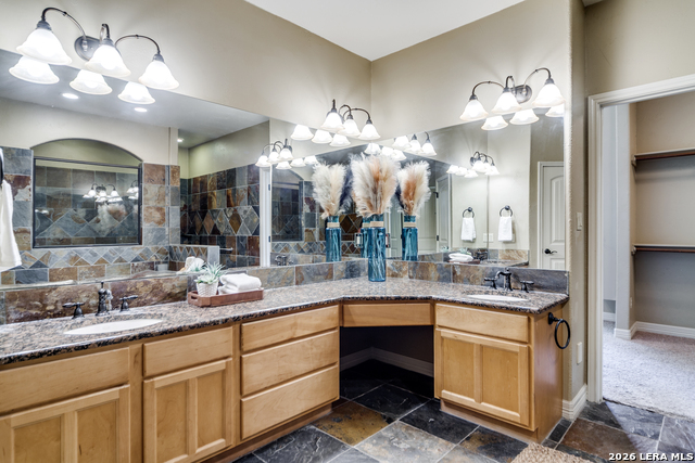 Image 15 of 30 For 386 Wentworth