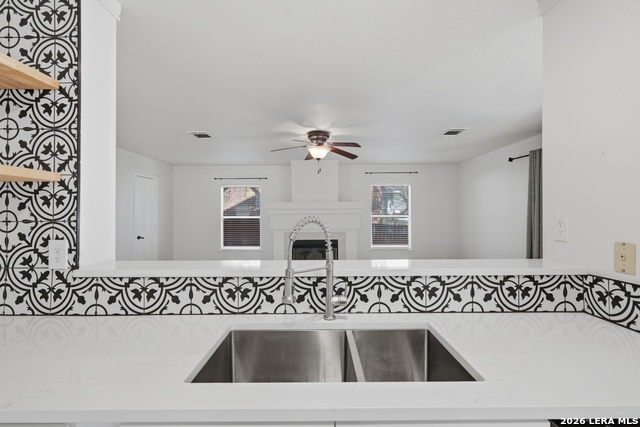 Image 19 of 39 For 1527 Jasmine Dr