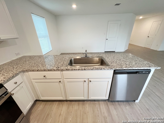 Listing photo id 10 for 7227 Satellite Way