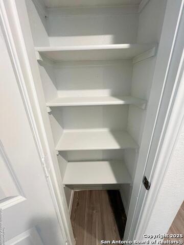 Listing photo id 12 for 7227 Satellite Way