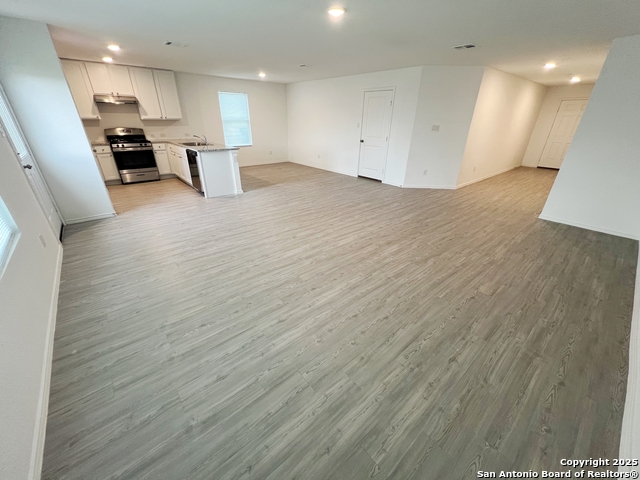 Listing photo id 13 for 7227 Satellite Way