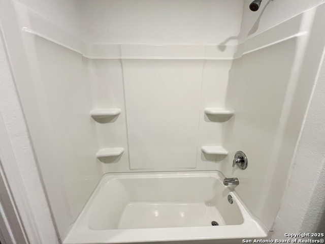 Listing photo id 19 for 7227 Satellite Way