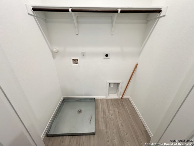 Listing photo id 25 for 7227 Satellite Way