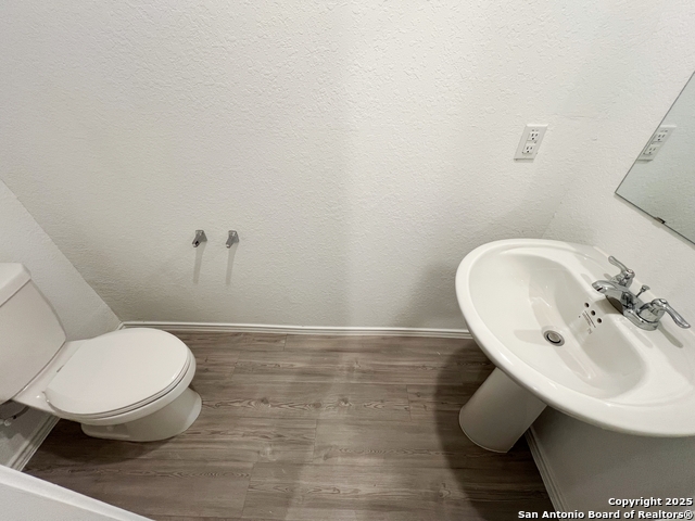 Listing photo id 1 for 7227 Satellite Way