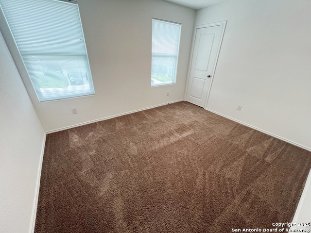 Listing photo id 32 for 7227 Satellite Way