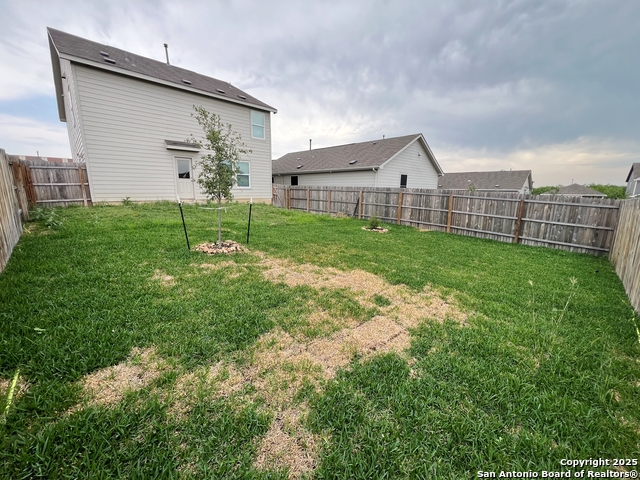 Listing photo id 35 for 7227 Satellite Way