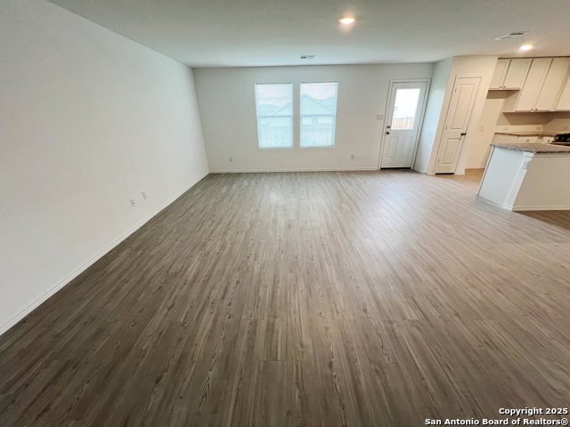 Listing photo id 3 for 7227 Satellite Way