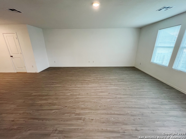 Listing photo id 4 for 7227 Satellite Way