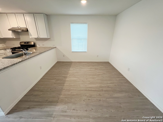 Listing photo id 6 for 7227 Satellite Way