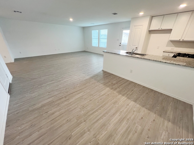 Listing photo id 7 for 7227 Satellite Way