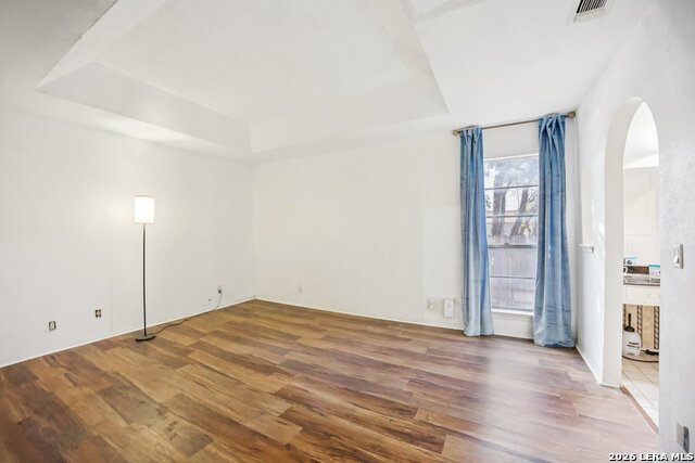 Image 11 of 16 For 13018 Larkyorke