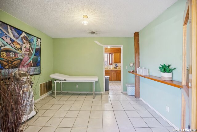 Image 6 of 16 For 13018 Larkyorke