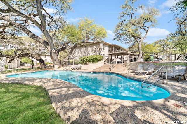 Image 27 of 33 For 8415 Fredericksburg Rd  907