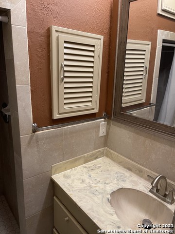 Image 7 of 13 For 567 Gilbert Lane Unit 2  2