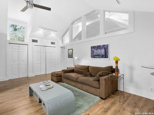 Image 3 of 16 For 215 Beauregard - Unit B